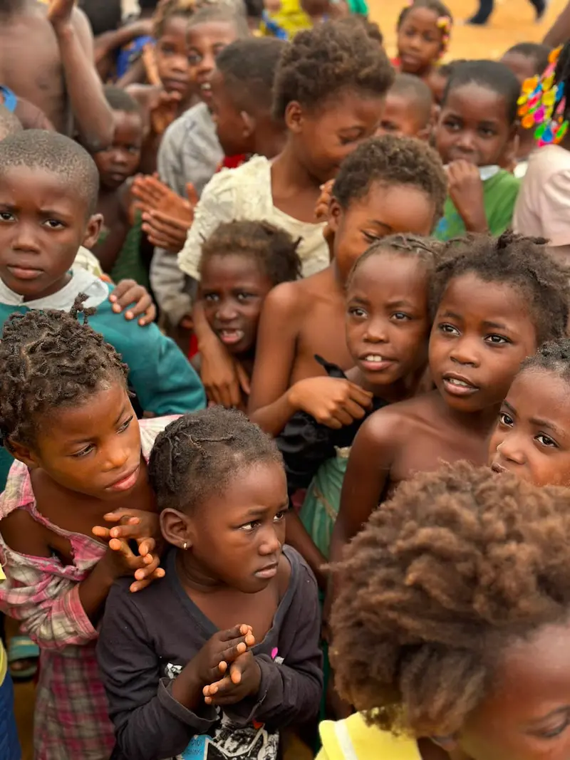 Crianças apoiadas pelo Projeto Infância Feliz